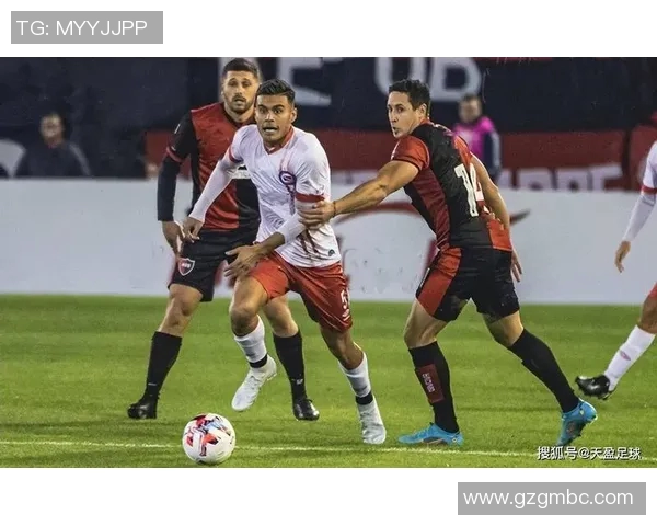 竞技队与圣洛伦索的激烈对决展现足球魅力与团队精神